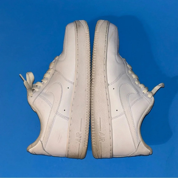 Nike Air Force 1 Triple White CW2288-111 Casual Sneakers Mens Size US 9.5 - Picture 8 of 11